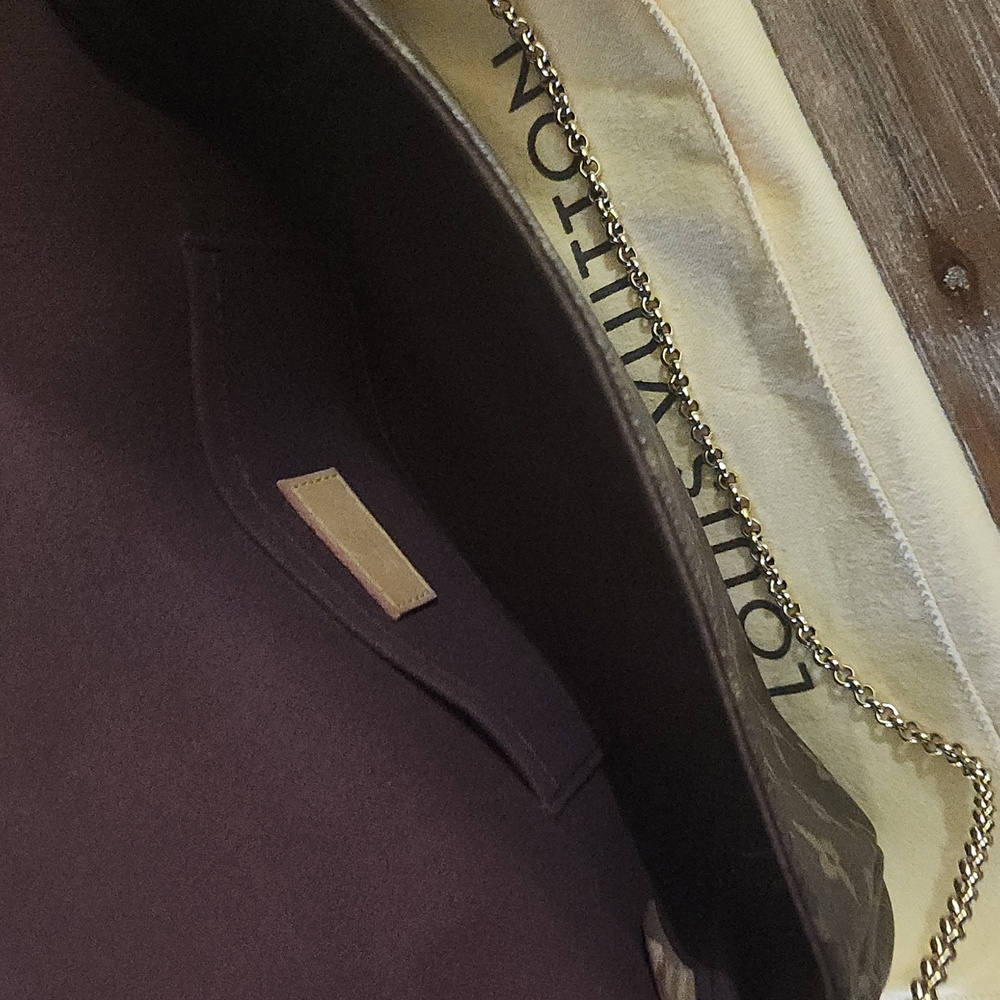 Louis Vuitton Monogram Favorite MM - Picture 9 of 13